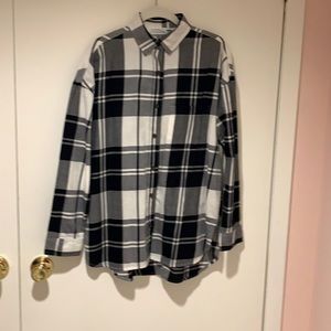 Old Navy black and white plaid ‘boyfriend’ shirt